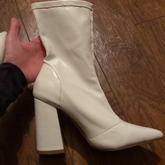 White boots - Picture 2 of 3